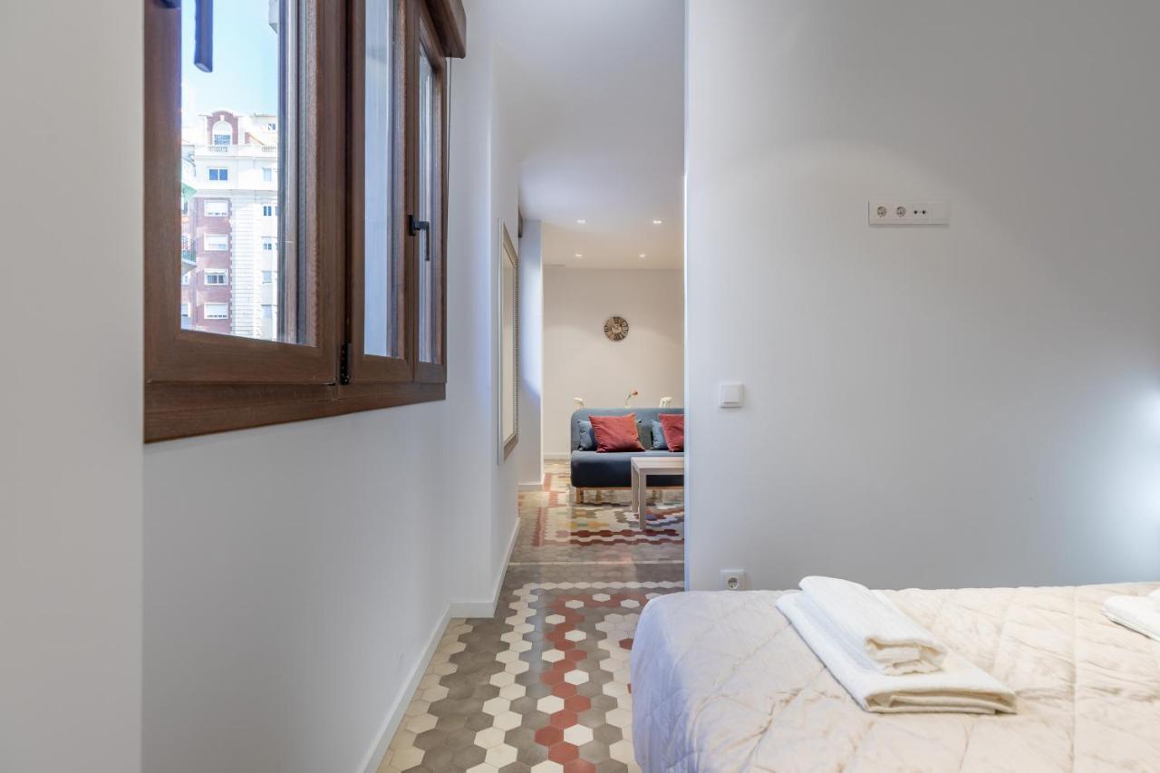 Apt With Antique Floor & Lots Of Sun Light Valencia Eksteriør billede
